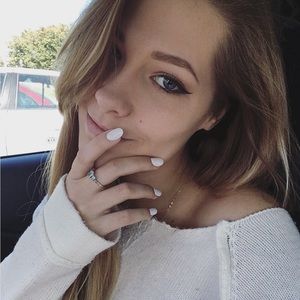 Meet your Posher, Cecilia